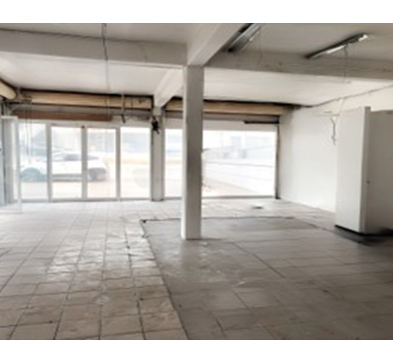 Local comercial 120-210 m² I Excelente ubicación (esquina premium)