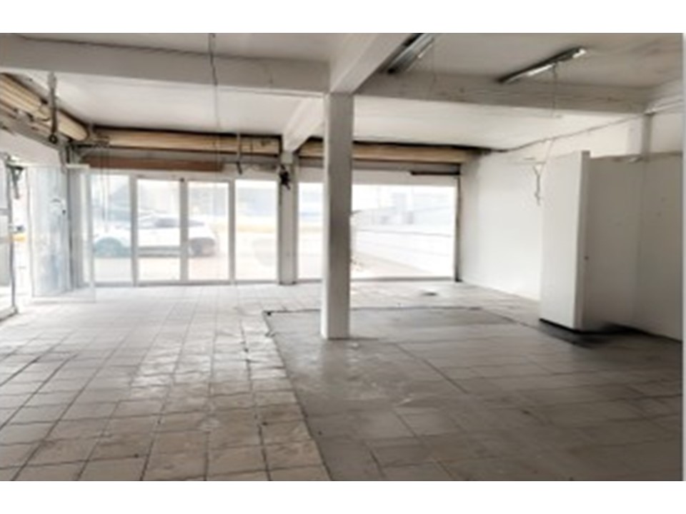 Local 210 m² (3) Local comercial 120-210 m² I Excelente ubicación (esquina premium)