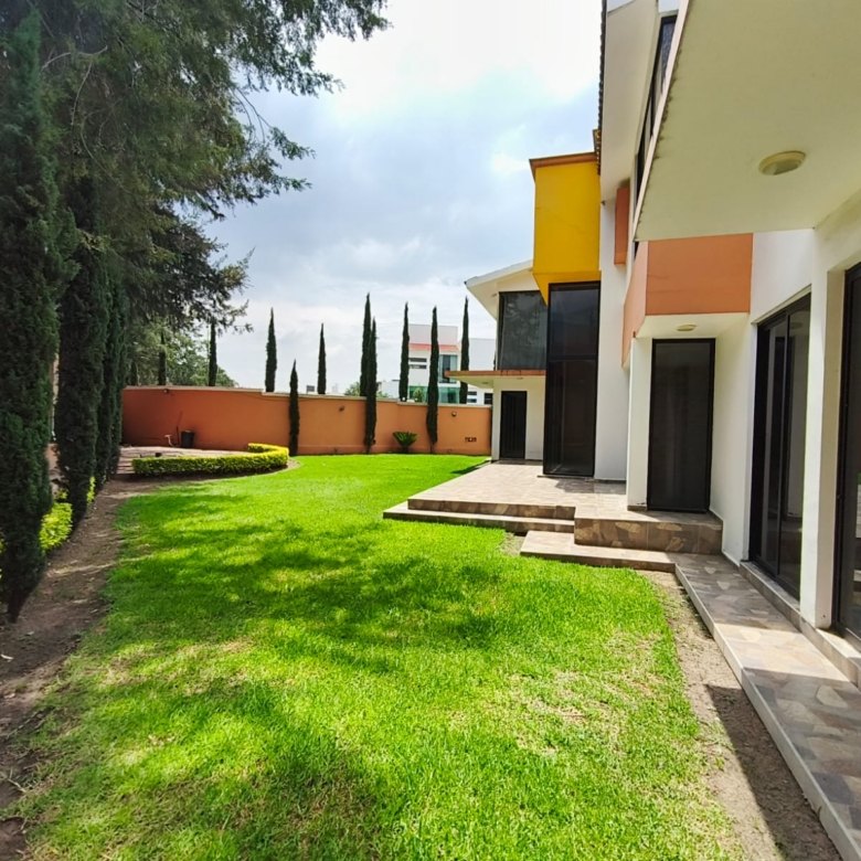 CASA EN VENTA EN FRACCIONAMIENTO VALLE DEL MOLINO.