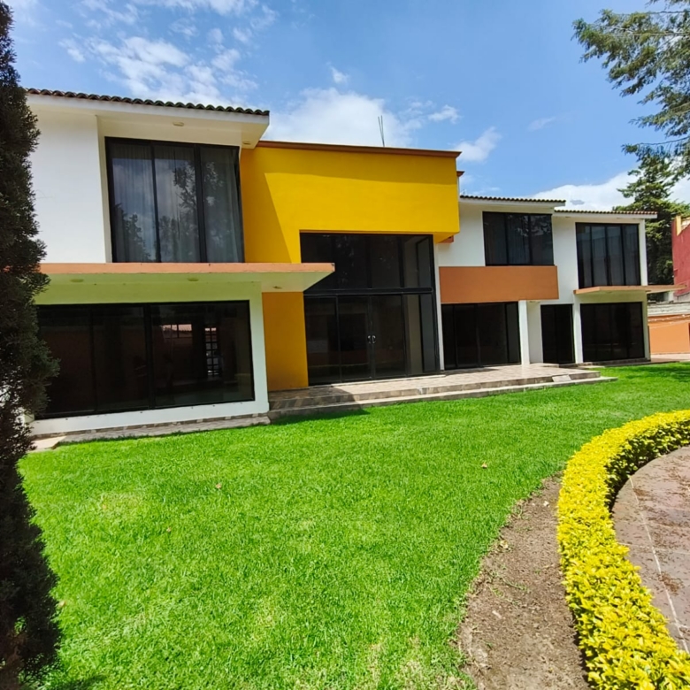 CASA EN VENTA EN FRACCIONAMIENTO VALLE DEL MOLINO.