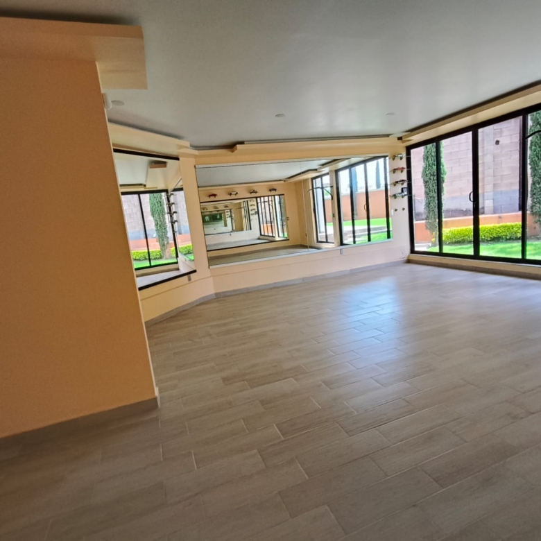 CASA EN VENTA EN FRACCIONAMIENTO VALLE DEL MOLINO.