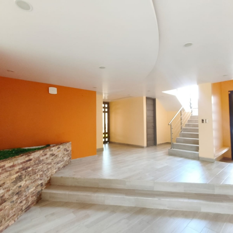 CASA EN VENTA EN FRACCIONAMIENTO VALLE DEL MOLINO.