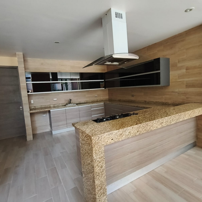 CASA EN VENTA EN FRACCIONAMIENTO VALLE DEL MOLINO.