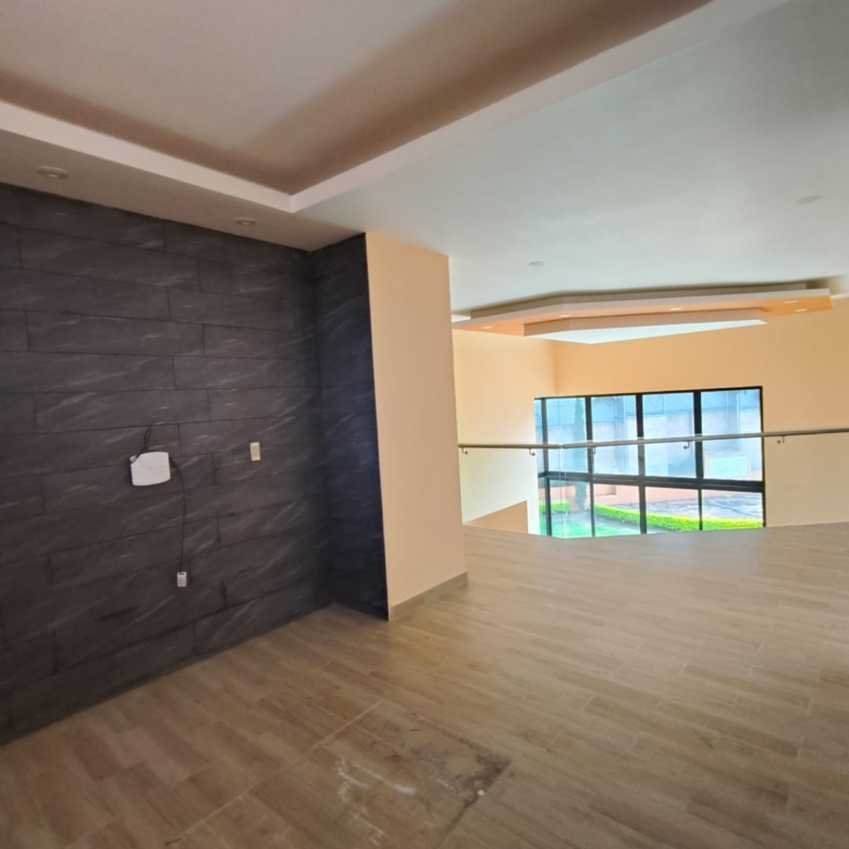 CASA EN VENTA EN FRACCIONAMIENTO VALLE DEL MOLINO.