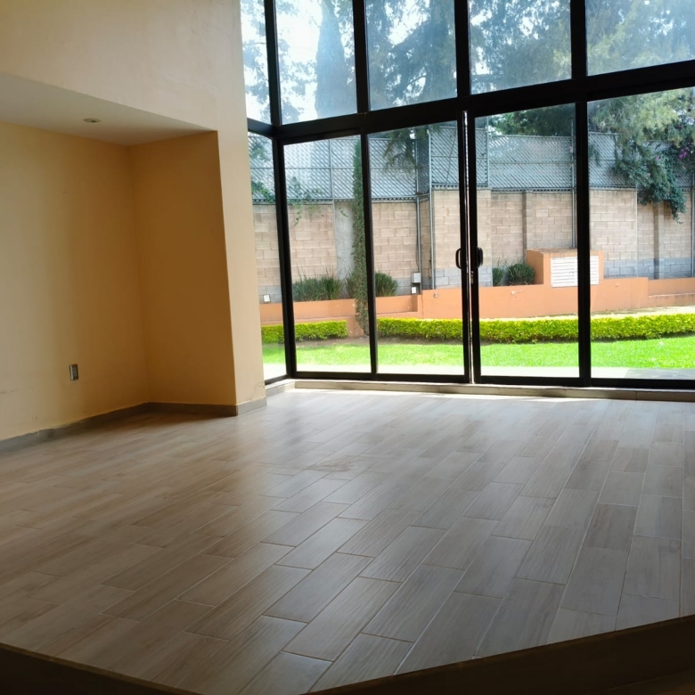 CASA EN VENTA EN FRACCIONAMIENTO VALLE DEL MOLINO.