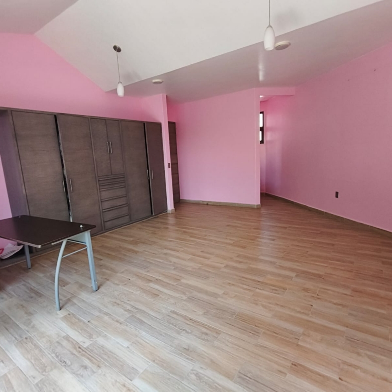 CASA EN VENTA EN FRACCIONAMIENTO VALLE DEL MOLINO.