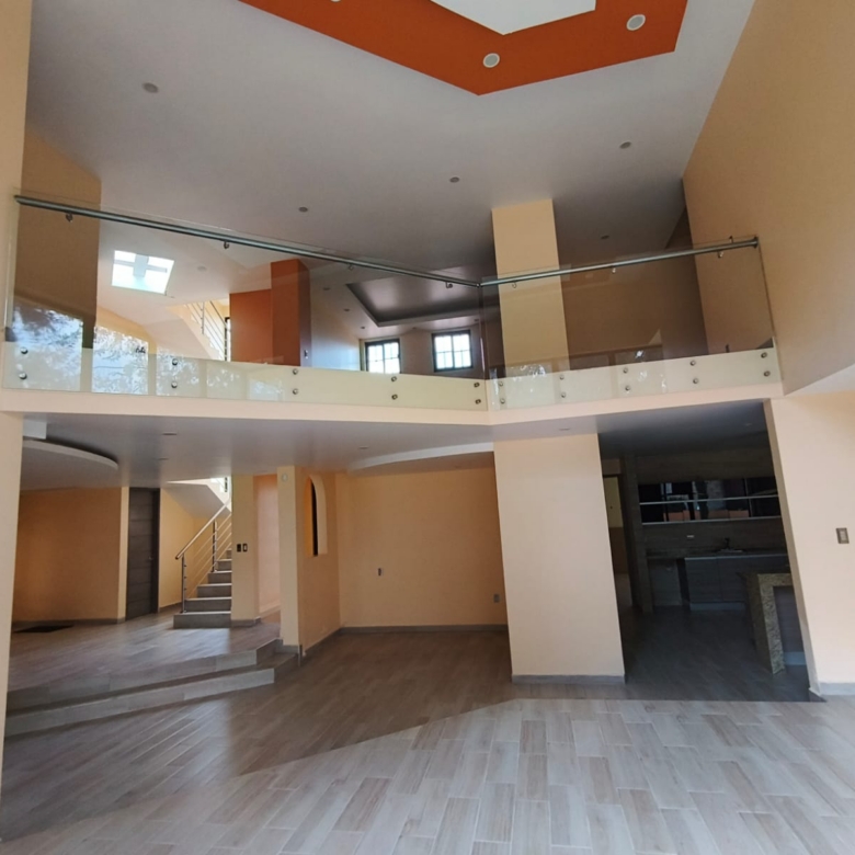 CASA EN VENTA EN FRACCIONAMIENTO VALLE DEL MOLINO.