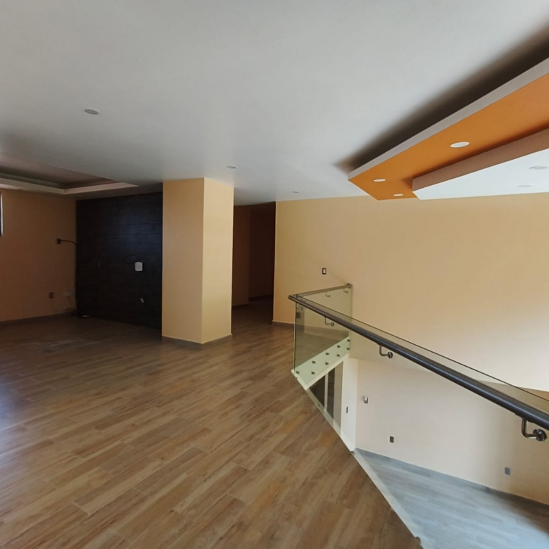 CASA EN VENTA EN FRACCIONAMIENTO VALLE DEL MOLINO.