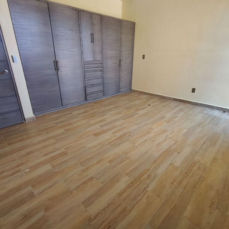 CASA EN VENTA EN FRACCIONAMIENTO VALLE DEL MOLINO.