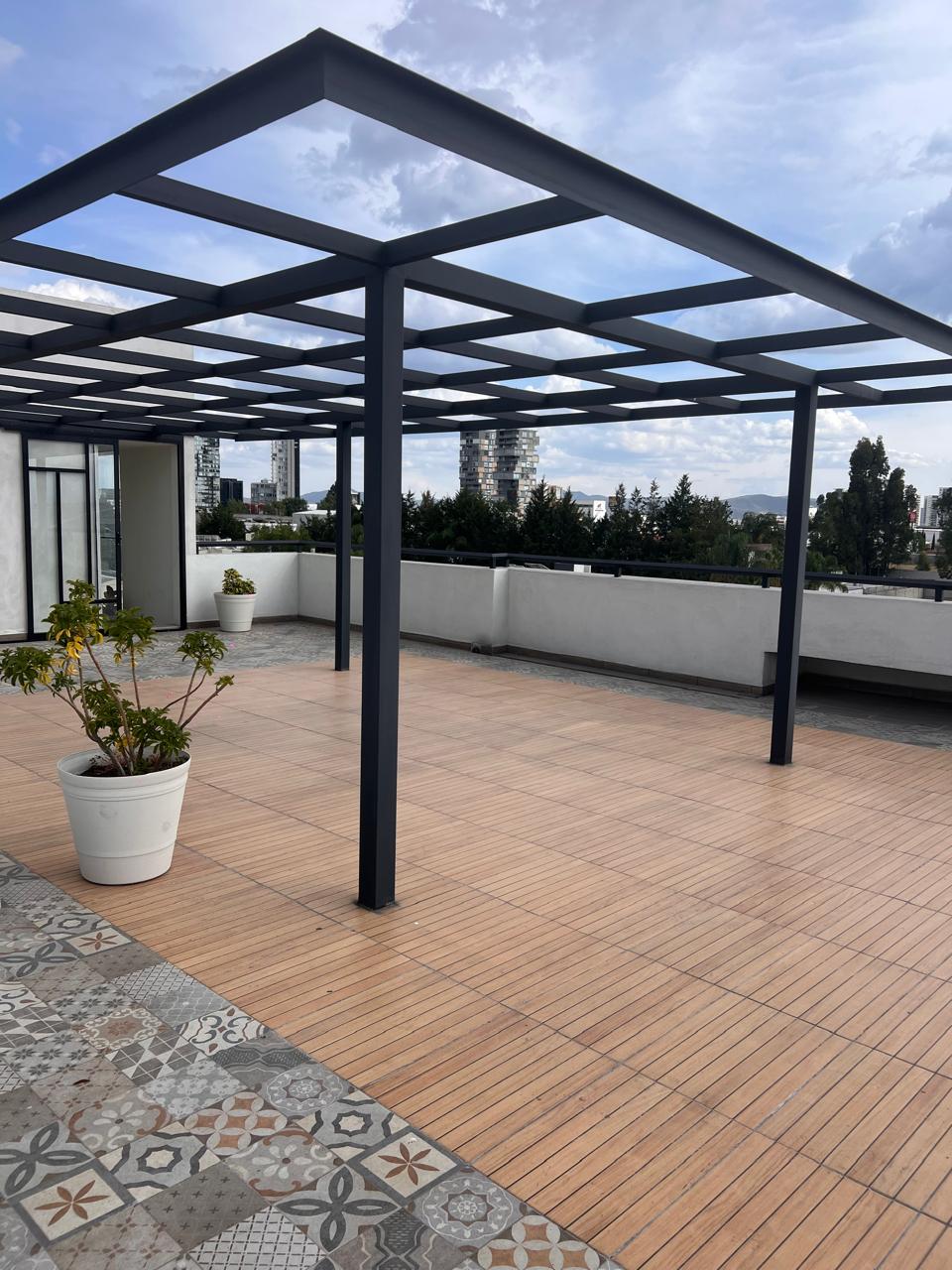 Departamento en renta, / Laterarl Vía Atlixcáyotl, frente a lomas de Angelopolis – San Andrés Cholula, Puebla.