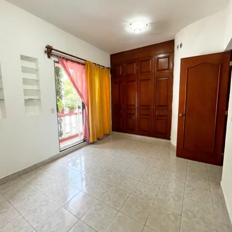 CASA Y EDIFICIO DE DEPARTAMENTOS EN RENTA EN LA COLONIA ALEMAN PARA NEGOCIO U OFICINA