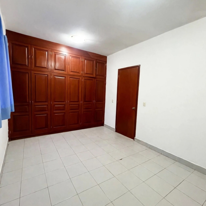 CASA Y EDIFICIO DE DEPARTAMENTOS EN RENTA EN LA COLONIA ALEMAN PARA NEGOCIO U OFICINA