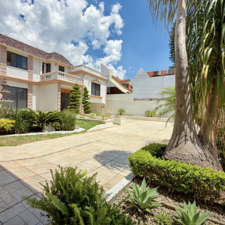 Residencia en San Felipe del Agua – 4 Suites – Uso Hotel Boutique – $35 MDP – Retorno de inversion inmediato