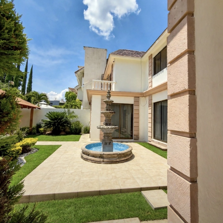 Residencia en San Felipe del Agua – 4 Suites – Uso Hotel Boutique – $35 MDP – Retorno de inversion inmediato