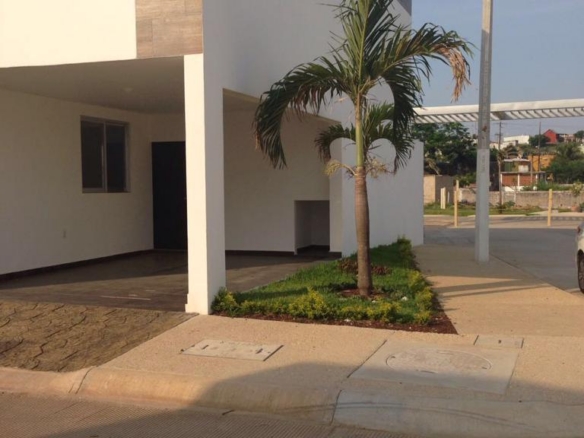 Exclusiva Casa Amueblada en Renta | Fracc. Real Campestre