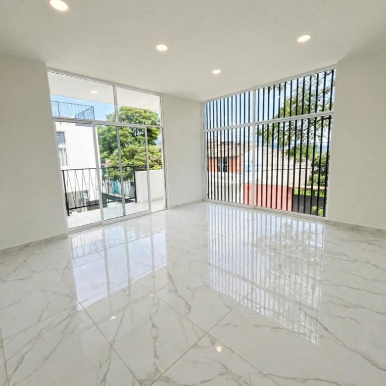 LOCAL 27 M2 VOLCANES – EDIFICIO NUEVO 1ER NIVEL -$13,000