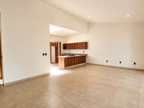Casa Habitación en Zona Exclusiva de Yautepec, Mor., con ciclovía y Deportivo a 3 min