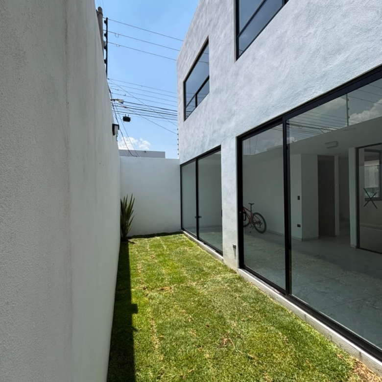 Casa nueva en conjunto privado, cerrada “Sn Jose” Xilotzingo, *Escrituración inmediata*